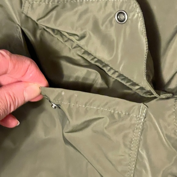 Mountain Hardware Army Green Light Travel Jacket Hideaway Hoodie Windbeaker S - Picture 7 of 13